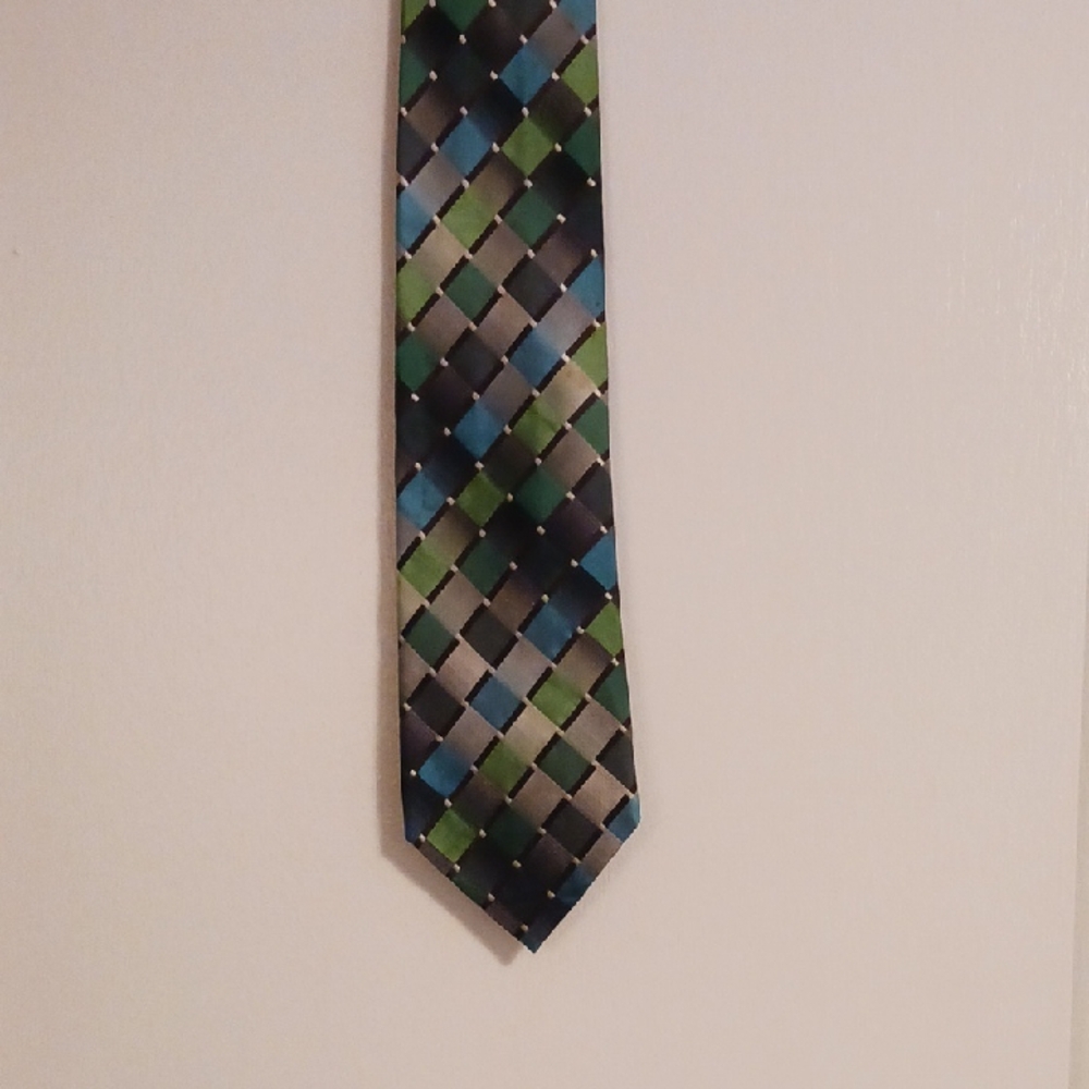 SPECIAL 3 FORB$25 Van Heusen Blue and Green Patterned Tie